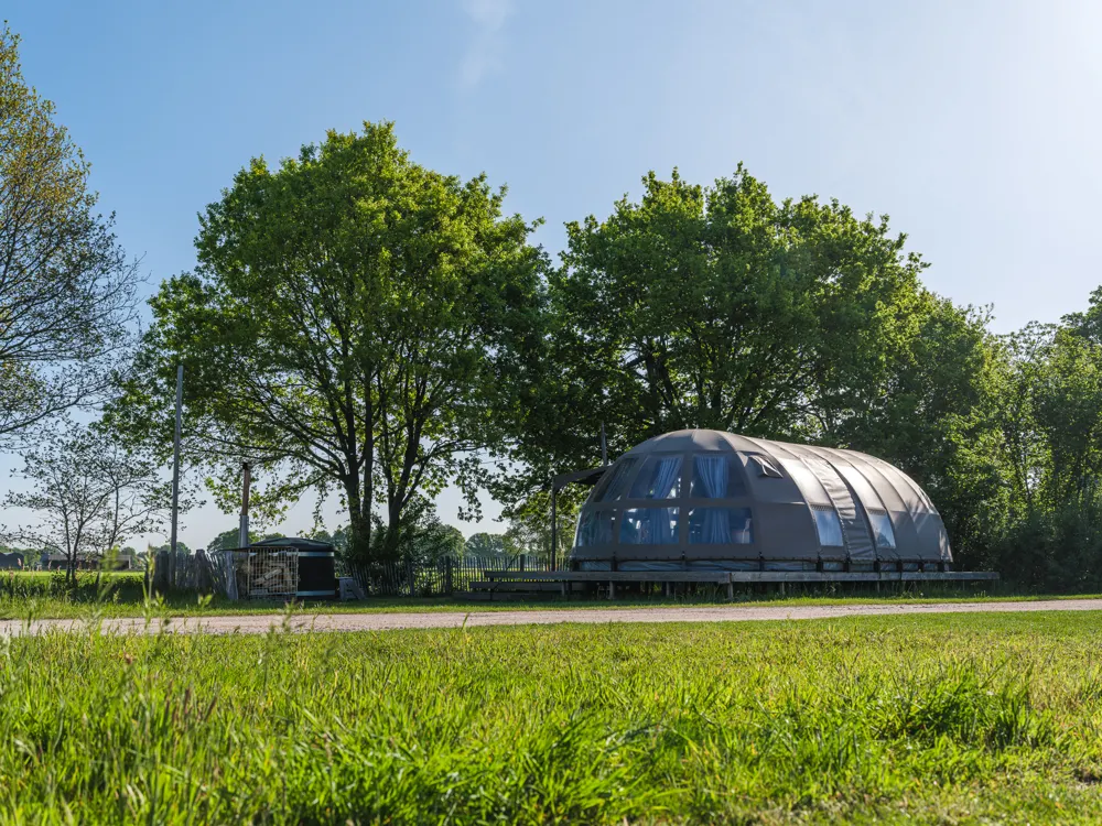 Riverdome met privé bathroom and hot