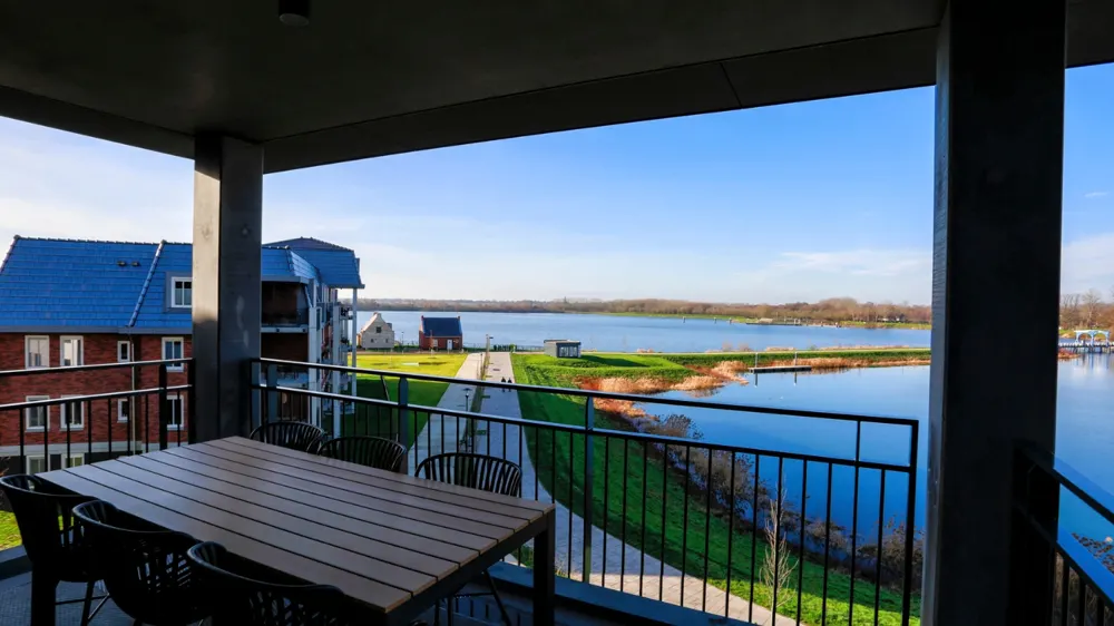 Lake View Penthouse 4p