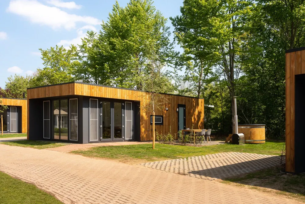 Groepsaccommodatie [7x Happy Oak Lodge 28p] in Zuna