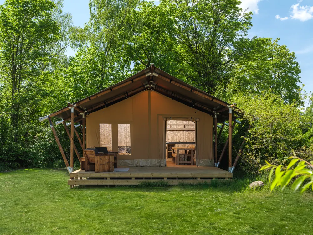 Safaritent met privé sanitair en extra groot terras | 8 personen