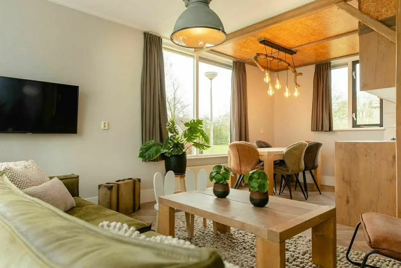 Custom Kinderbungalow 'Farm' met hot bubbelbad | 8 personen